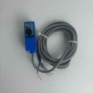 Датчик на метку Z3J-VS-2GE3 белый